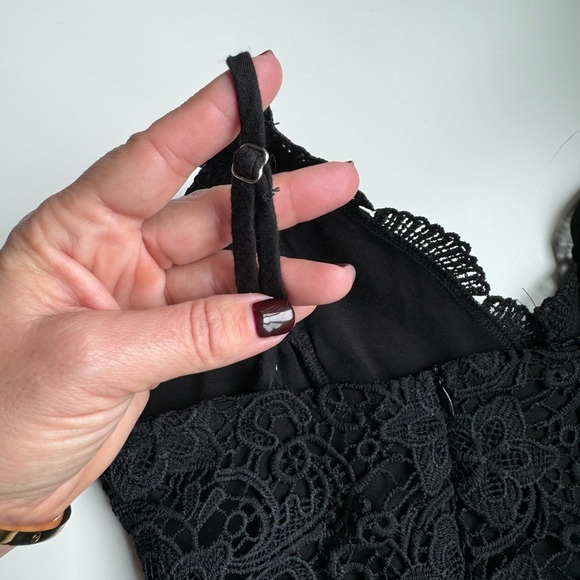 Lulu’s Black Bodysuit with Crochet Like Bodice and Adjustable Straps size small - Picture 6 of 6